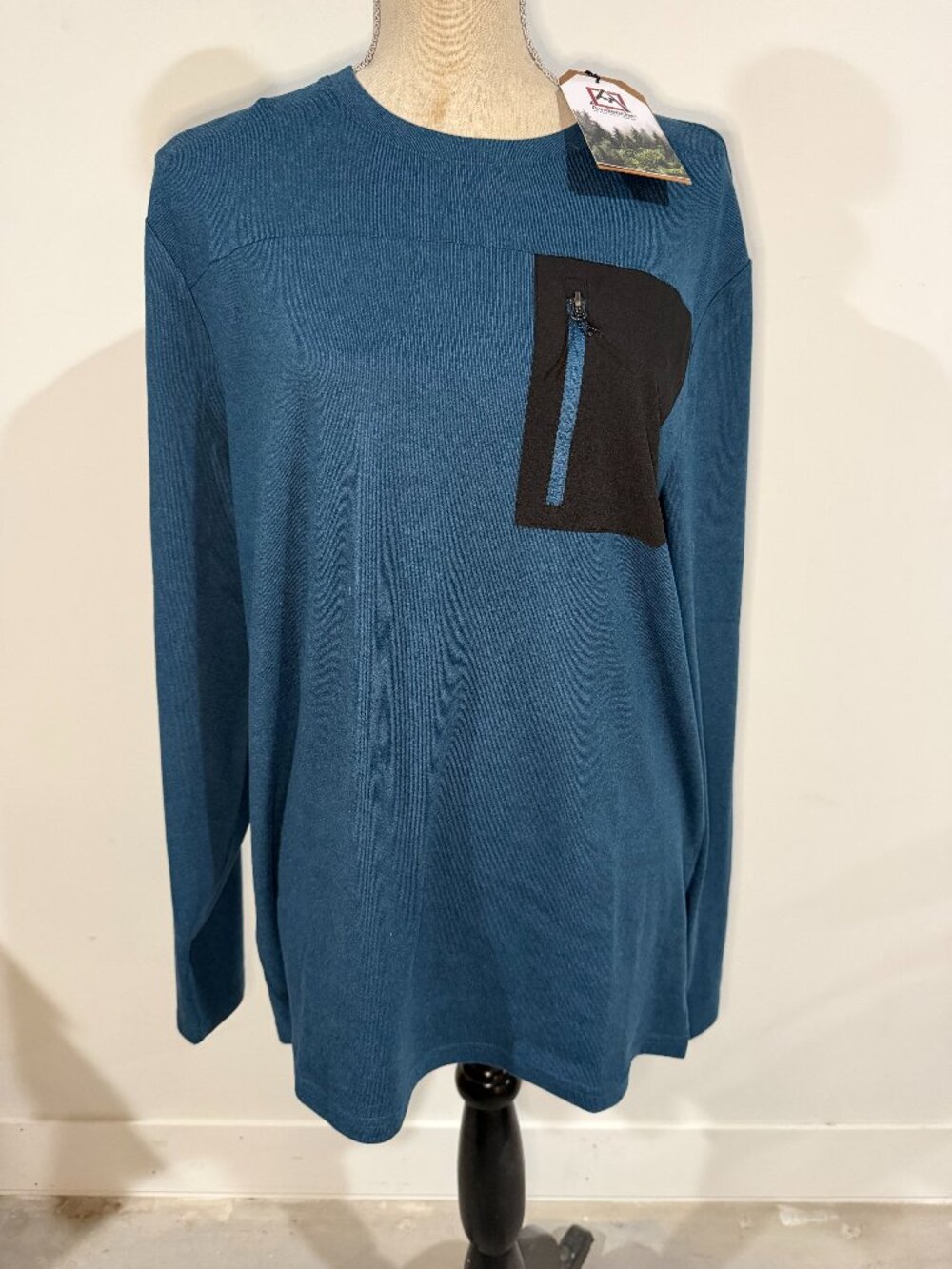 NEW WITH TAGS NEVER USED Men's Avalanche Size Large Blue